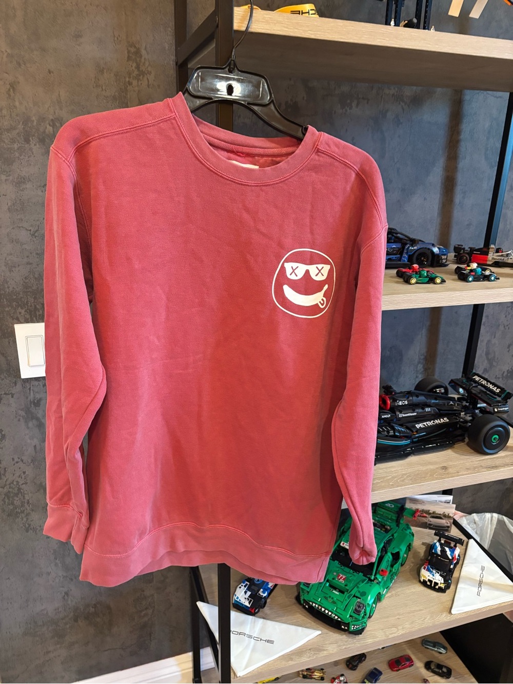JOHNNY BANANAS Long-Sleeve Crewneck Sweatshirt in Dusty Rose with Smile Graphic